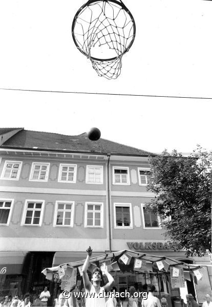 Basketball auf dem Marktplatz