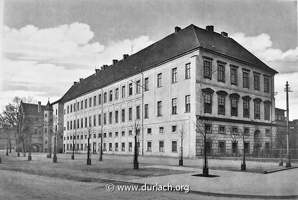 Schloplatz Karlsburg 1917