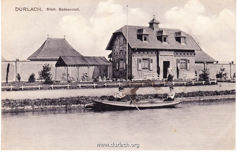 Kahnpartie auf der Pfinz vor dem Freibad