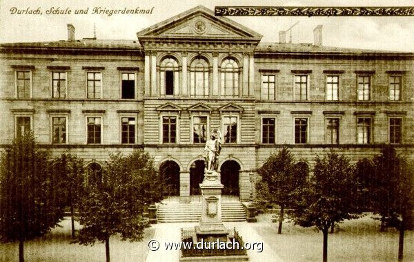 Durlach, Friedrichschule mit Kriegerdenkmal