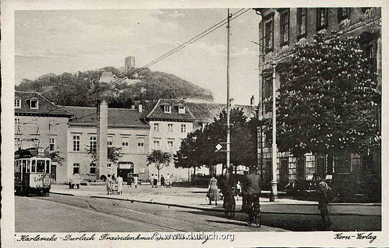 Durlach - Traindenkmal mit Turmberg