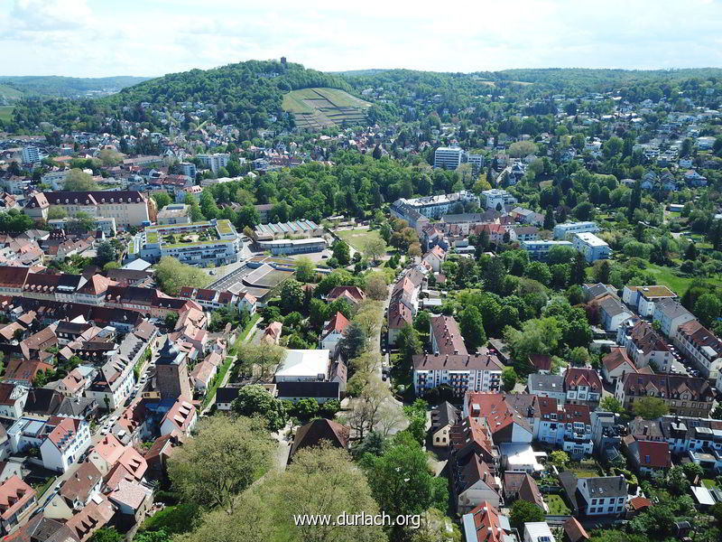 Blick ber den Alten Friedhof zum Turmberg