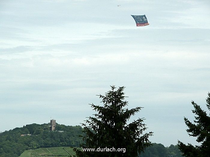 Hubschrauber mit Werbebanner