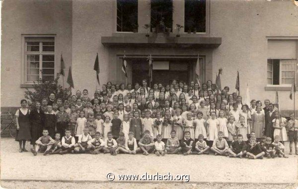 Gruppenfoto vor dem ehemaligen Christ-Knig-Haus