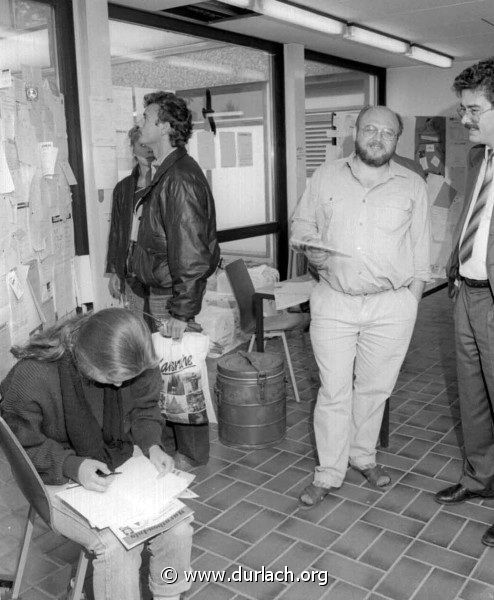 DDR Flchtlinge in der Polizeikaserne, 1989