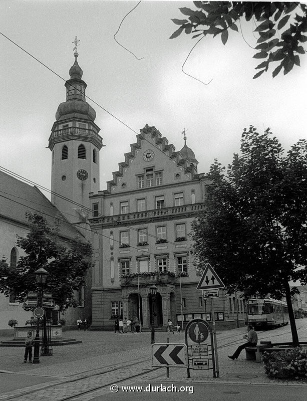 1988 - Marktplatz mit Rathaus und ev. Stadtkirche