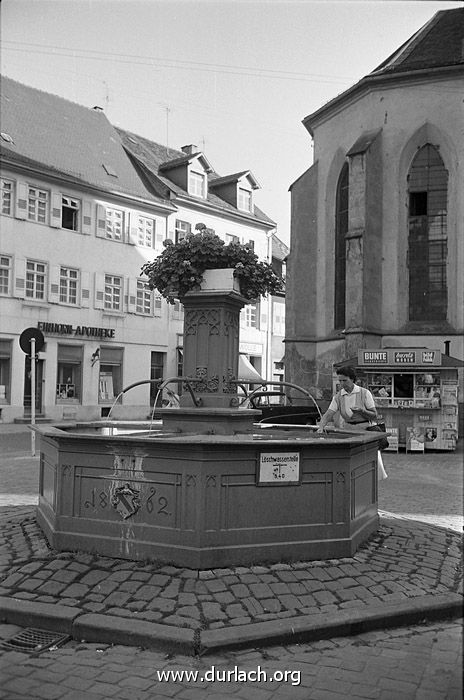 Marktplatz alter Brunnen 1962