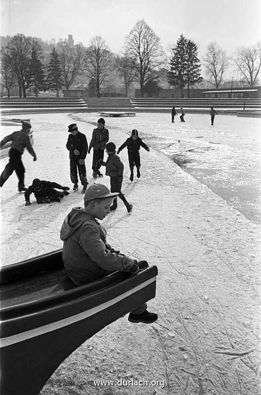 Schwimmbad im Winter