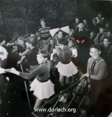 Kinderfest 1956 im Hof der Auer Strae in Durlach