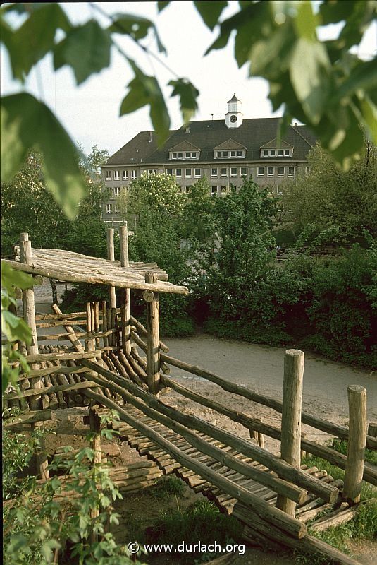 ca. 1985 - Spielplatz vor der Pestalozzischule