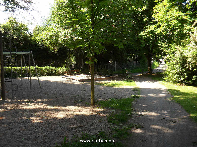 2011 - Spielplatz an der Badener Strasse Blick Richtung Breite Gass