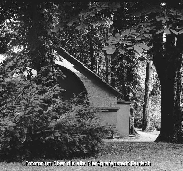 Brunnenhuschen an der Badener Strasse