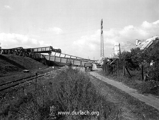 Kriegsende - Autobahnbrcke