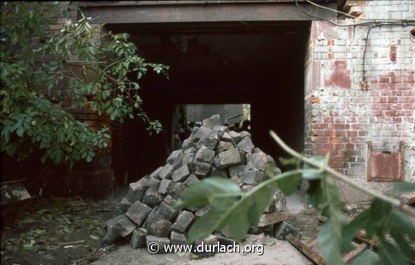 Im Hof der Orgelfabrik. Ca. 1988