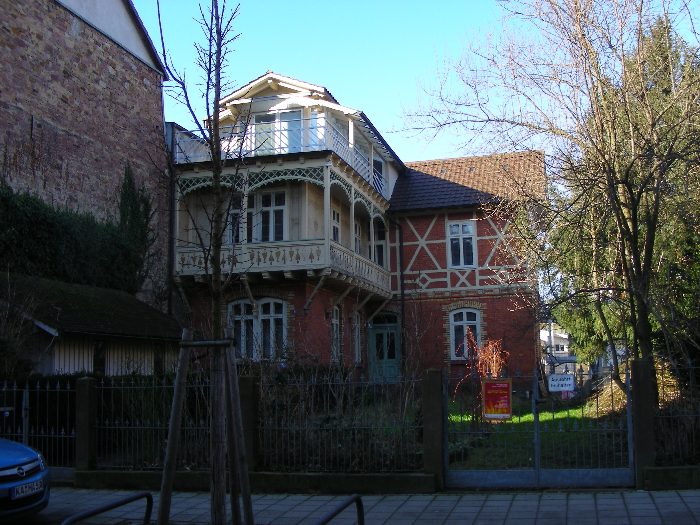Schmuckes Hinterhaus in der Karl-Weyer-Strae.