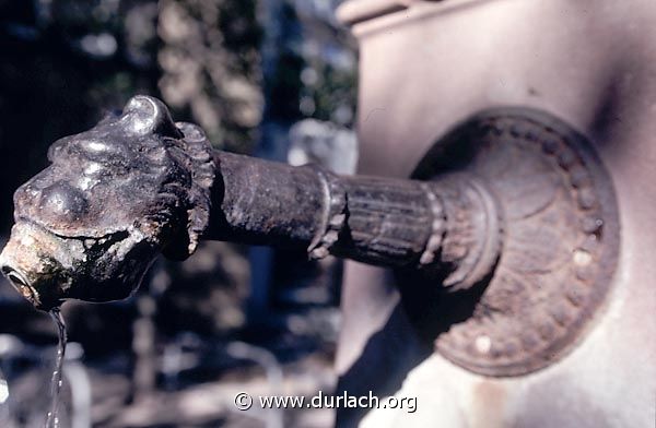 Brunnen vor der Friedrichschule ca 1980