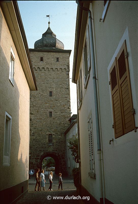 ca. 1986 - Blick aus der Schoppengasse auf das Basler Tor