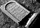 Aus dem 17./18. Jahrhundert: Grabstein der Hinle bat Jizchak mi-Turlach Aus dem 17./18. Jahrhundert: Grabstein der Hinle bat Jizchak mi-Turlach