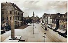 Hauptstraße mit Train-Denkmal Hauptstraße mit Train-Denkmal