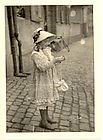 Mädchen in der Bienleinstorstraße Mädchen in der Bienleinstorstraße