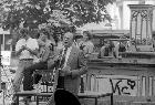 Ostsvorsteher Horst Holzer auf dem Marktplatz, 1989